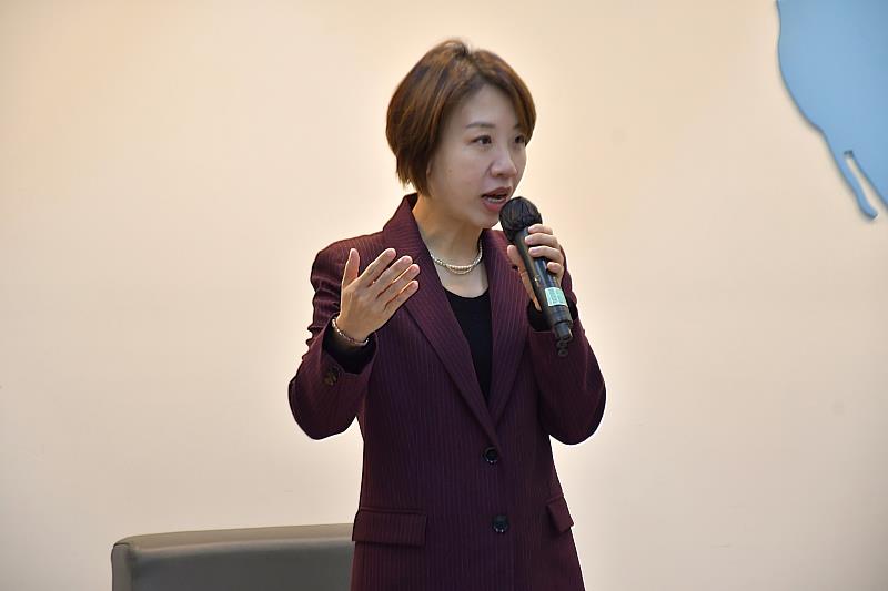 僑務委員會副委員長李姸慧致詞。