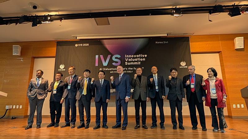 台經社孫智麗社長於國際創新價值評估高峰會（IVS 2025）專題演講。