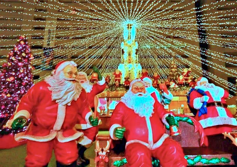 聖誕市集以小倉城為中心，展開夢幻燈飾以及充滿笑容的市集，並將溫暖人心的「HAPPY」傳遞給所有來到北九州市的人們。