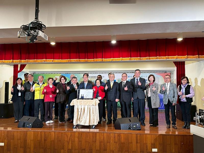 「臺鐵員訓∞中國科大啟用見證儀式」大合照。（照片/校方提供）