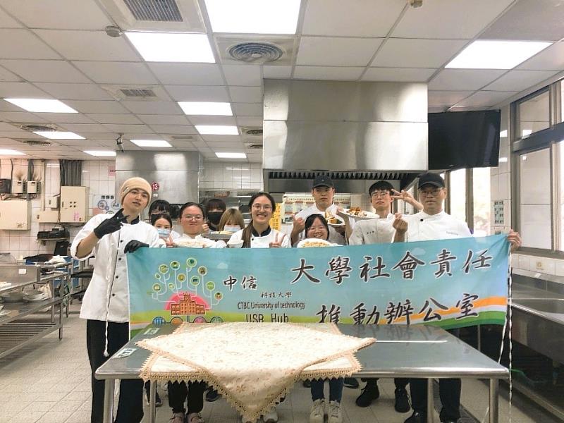 中信科大餐飲與健康養生系異國料理課結合大學社會責任計畫。（圖/中信科大提供）