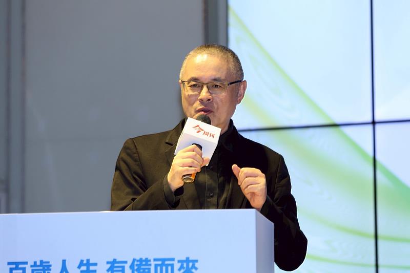 台灣失智症協會理事長徐文俊以「失智不怕，高齡幸福」為題，盼讓失智者、與失智家庭得到更多支持的力量。