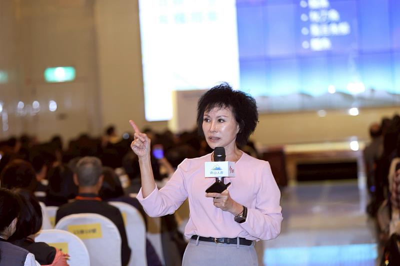 長庚毒物實驗室兼任護理師譚敦慈提供具體飲食建議，鼓勵透過良好的飲食習慣增進健康、延緩老化。