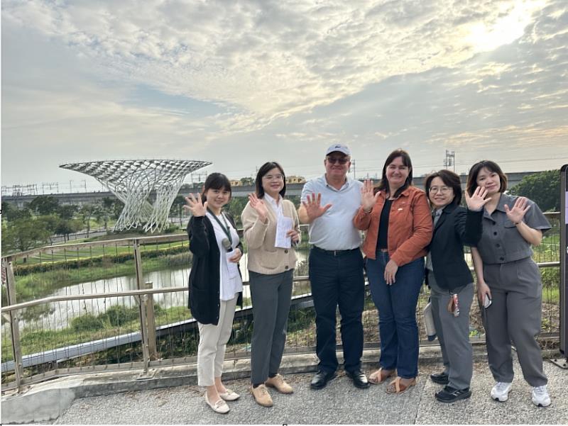 參觀綠能示範場域。（圖/臺南市經濟發展局提供）