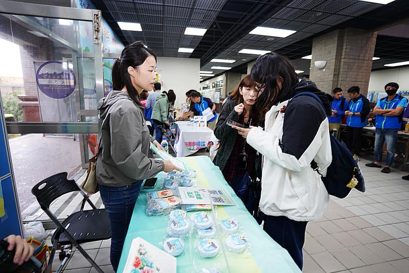 文化大學整合教育部及外部資源，舉辦各項心理健康、性平與多元文化教育，以行動打造友善校園。