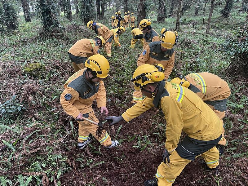 森林救火隊及滅火技術教育訓練（防火線開闢）