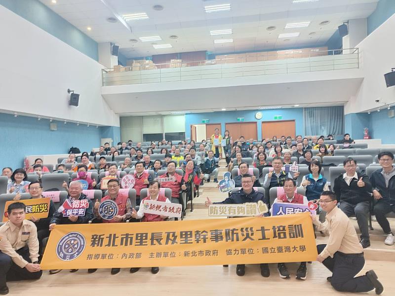 來賓及學員大合照。