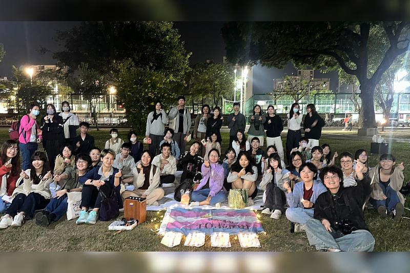 11月20日國際跨性別悼念日(Transgender Day of Remembrance, TDoR),成大點燈盼多元性別社會以理解取代偏見。