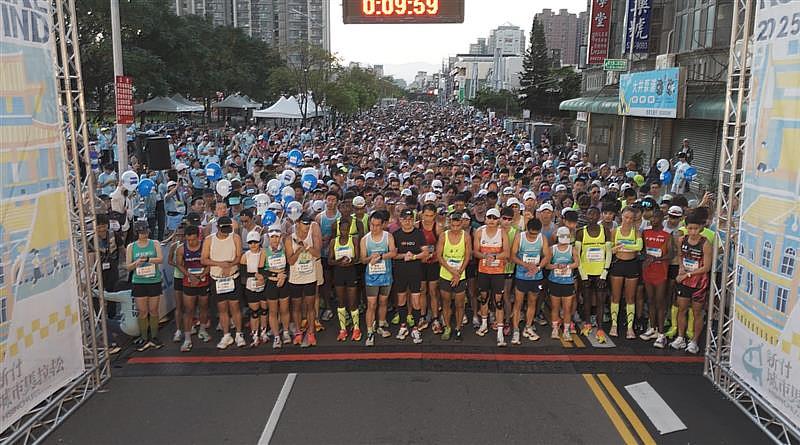 蔡司台灣連續4年主力贊助新竹城市馬拉松,超過13,700名跑者一起Run Like Wind(如疾風般奔跑),以行動支持在地運動文化。