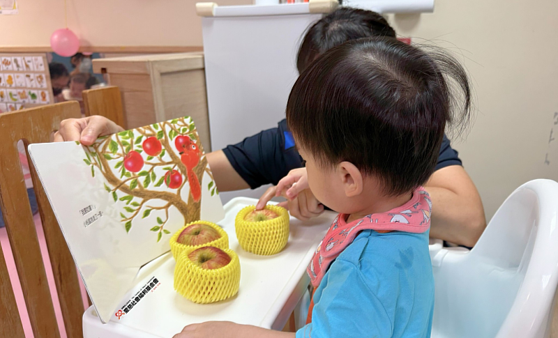 簡單的一餐就是孩子最重要的守護，等家寶寶協會透過「安心蔬果計畫」，攜手企業與社會大眾，讓孩子的餐桌上有穩定、安全的食物相伴。