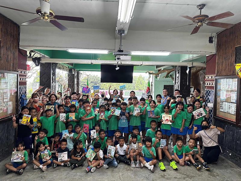 屏東縣救國團辦理「書香傳千里．悅讀零距離」偏鄉贈書活動