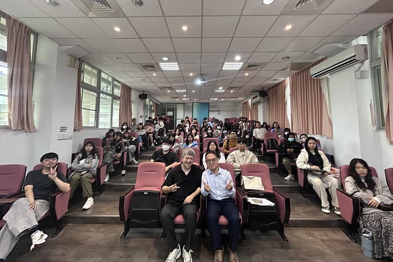 南大經管系與詹明璋總經理於活動後留影，展現課程交流成果。