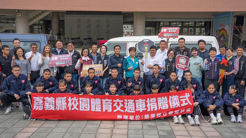 嘉義縣獲捐3輛校園體育專車，改善訓練交通困境 -1