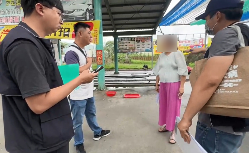 婦人長期餵養犬群致社區不安，嘉畜所開罰8萬6並提告妨礙公務。