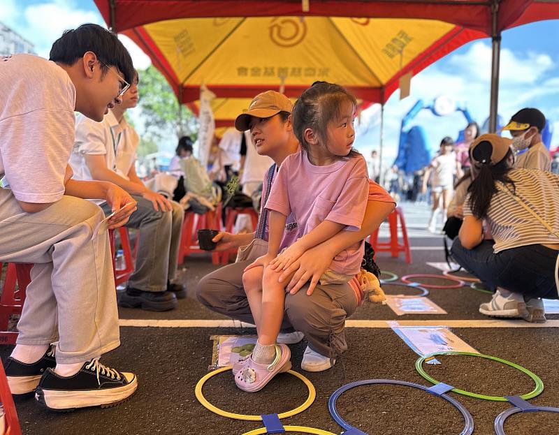 跳圈圈認識年節蔬果。