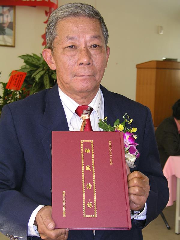 臺南歷史名人，詹評仁先生以26冊自出版著作與多年講座，深耕南瀛文史近一甲子。