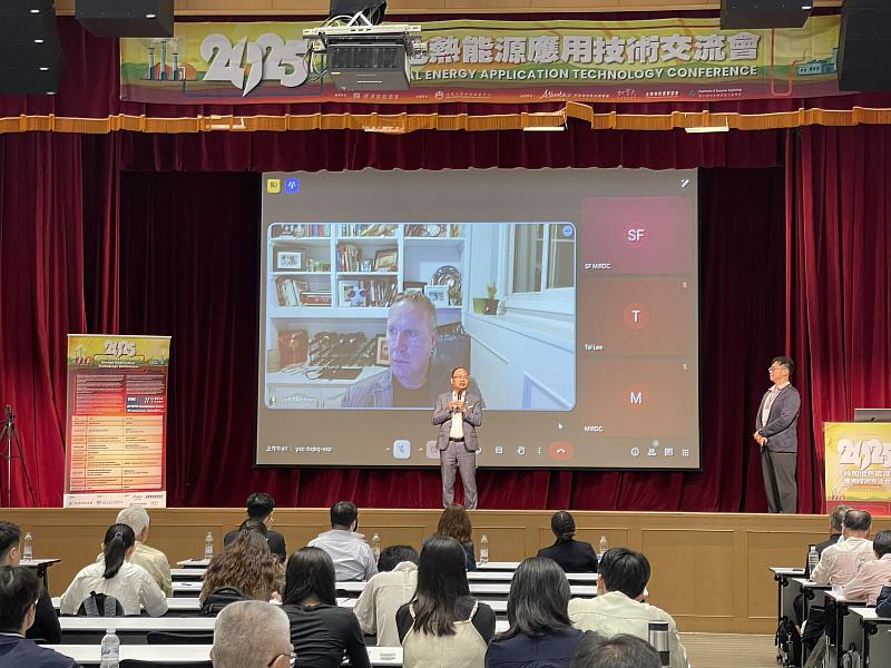 賴永祥執行長致詞及加拿大講者線上演講。