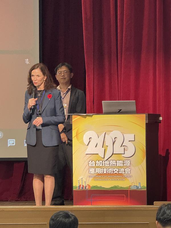 加拿大駐台北貿易辦事處何曼麗大使致詞。