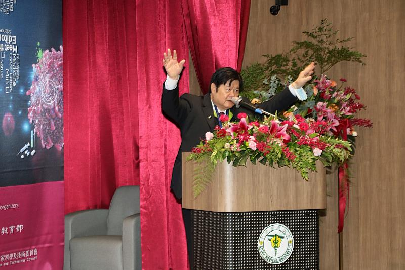 CABS峰會創辦人洪明奇院士開幕致詞時，感謝與會學者共同努力提升臺灣在全球生物醫學研究領域的影響力。