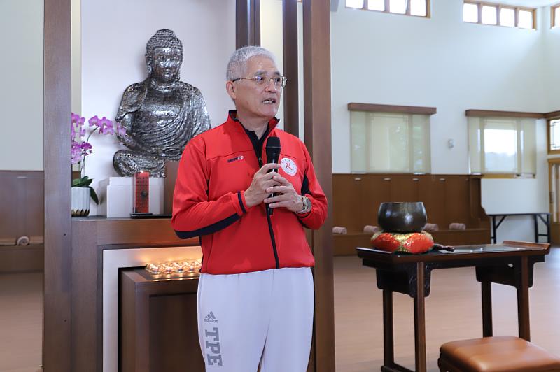 南華大學棒球隊蓄勢待發,力拚大專盃,高俊雄校長於授旗祈福儀式勉勵球員展現精進的成果。