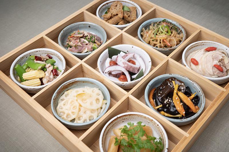 九條好漢在一起｜九小皿嚴選在地小農食材，結合寶島各地調味料的精緻拼盤。