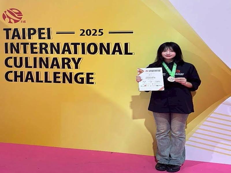 盧穎爰同學榮獲創意麵包藝術展示－銅牌