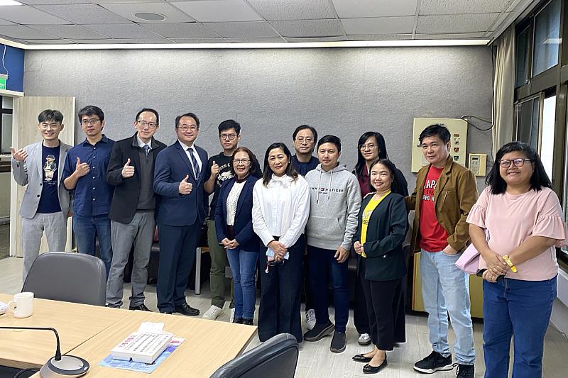 海大國際處師長與瑪布亞大學師長交流合影。