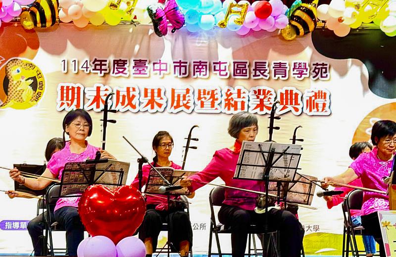 南屯長青學苑在樂齡教育的亮眼成果，已成為推動活躍老化的城市典範。