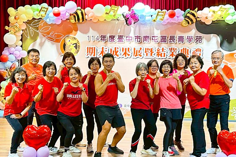 南屯區長青學苑「健康樂活趣動動班」，學員平均年齡超過72歲，以動感舞蹈表演贏得全場掌聲。