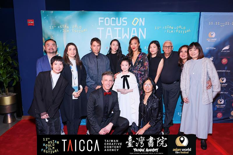 臺灣團隊與《左撇子女孩》劇組於AWFF紅毯亮相，展現臺灣電影於國際獎季的能見度。（AWFF提供）