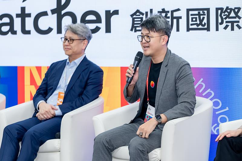 台灣大個人用戶事業商務長林東閔分享AI浪潮下的產業趨勢、企業升級與新創發展機會，指出AI互動邁向「抬頭世代」，重塑人機體驗模式。