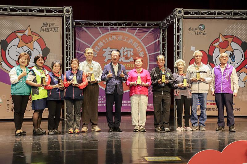 嘉義縣表揚631位績優志工,翁章梁肯定「無我精神」-1