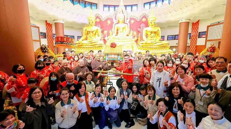 1、佛祖、媽祖相見歡！共祈世界和平，見證跨宗教交流的和合共善。（靈鷲山佛教教團提供）