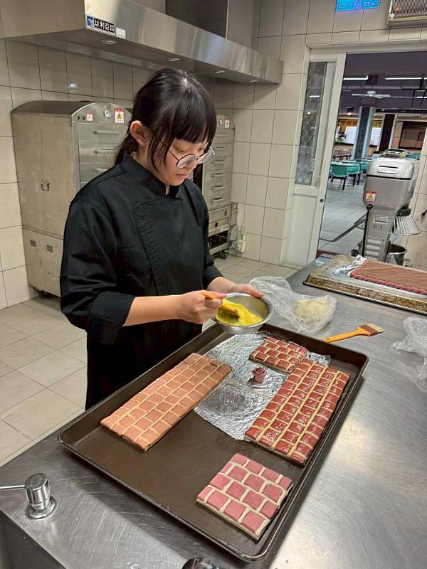 學生平日勤練情形,從基本技巧到細節調整皆不斷反覆練習,為此次國際賽事奠定扎實基礎