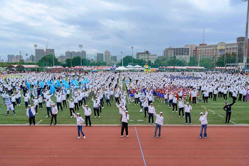 「勇」續e世代 減碳「悍」未來　富邦集團運動家庭日