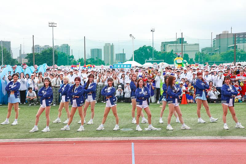 圖四:Fubon Angels應邀富邦集團運動家庭日開場表演。