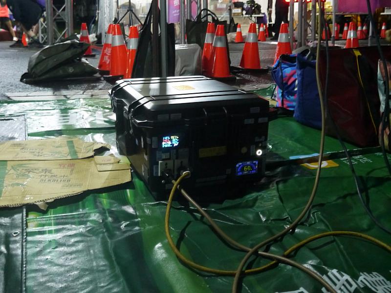 首次全場採用行動儲能設備供應電源，大幅降低柴油發電機造成的空氣污染。