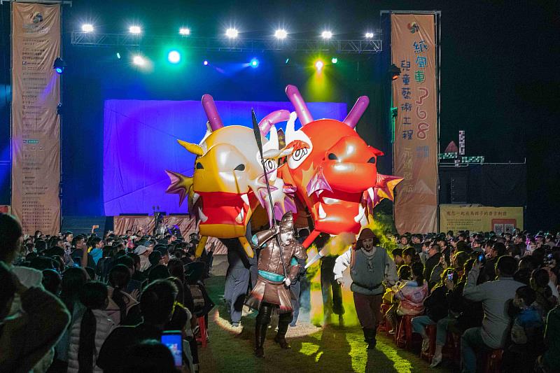 紙風車劇團「台灣幻想曲」民雄國中登場