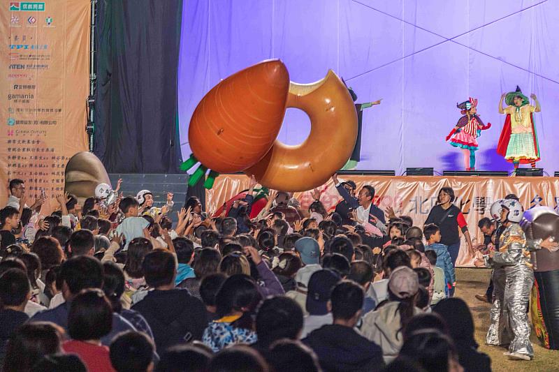 紙風車劇團「台灣幻想曲」民雄國中登場