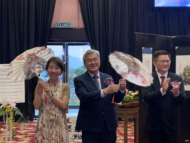 副委員長李姸慧出席書畫展開幕儀式。