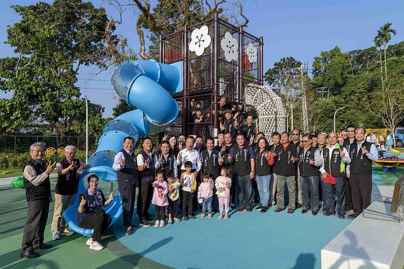 梅山親子公園完工 在地「老幼共融」休閒好去處