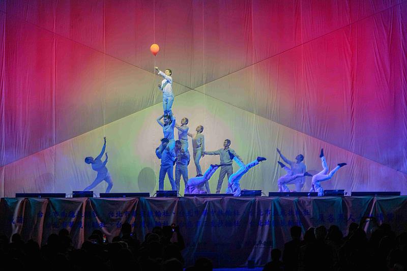 紙風車劇團「台灣幻想曲」朴子市公所前登場