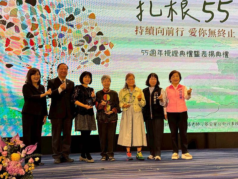 廖靜芝局長+張麗莉主委+葛永光董事長及獲獎義張