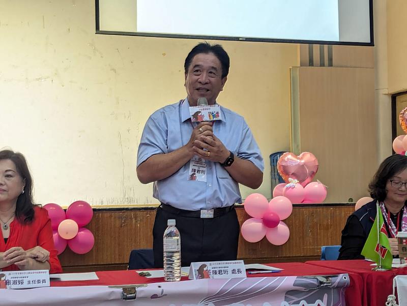 救國團總團部社會青年服務處陳君珩處長致詞。