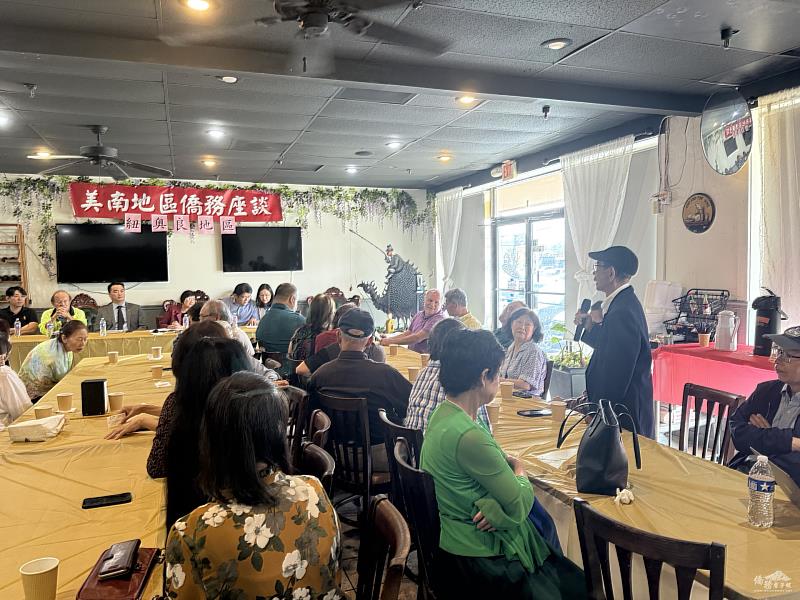 與會僑胞踴躍發言。