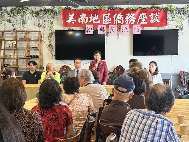 僑委會委員長徐佳青致詞，宣傳僑委會政策。