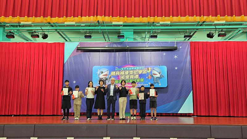 竹光國民運動中心匯聚親師生，共同見證新竹市體育績優孩子的亮眼成長。