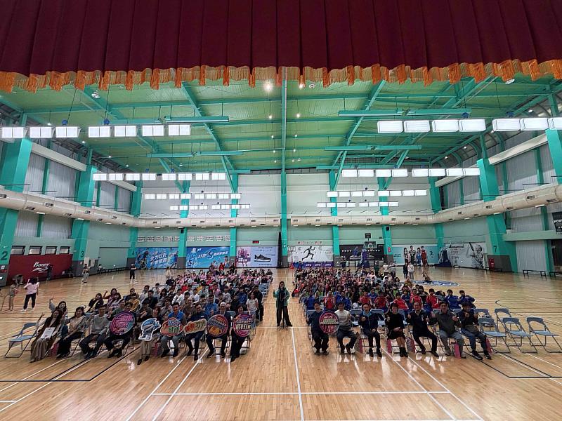 竹光國民運動中心匯聚親師生，共同見證新竹市體育績優孩子的亮眼成長。