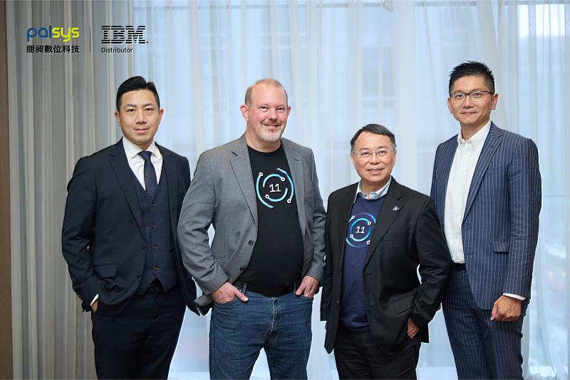 由左至右：IBM基礎架構事業群總經理廖俊榮、IBM首席Power處理器架構師Bill Starke、IBM首席科技總監李永輝、大中華區IBM Power Systems業務總經理吳元愷。