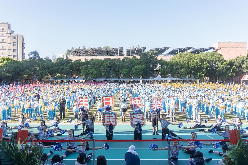 學生帶來精采舞蹈表演，歡慶110週年校慶。